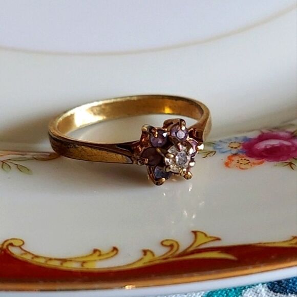 Vintage Brass Ring, Gold Tone with Light Purple Flower Center Size 6.5 - Picture 3 of 12